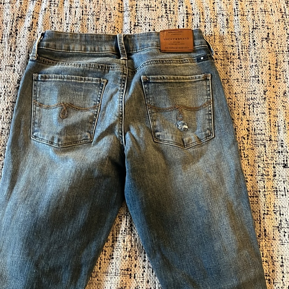 Adorable 🥰 lucky brand jeans - Picture 3 of 3